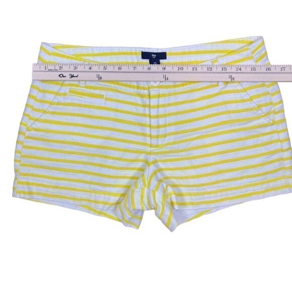 GAP Women's Yellow and White Striped Chino Shorts Pockets Size 2 - Picture 2 of 8
